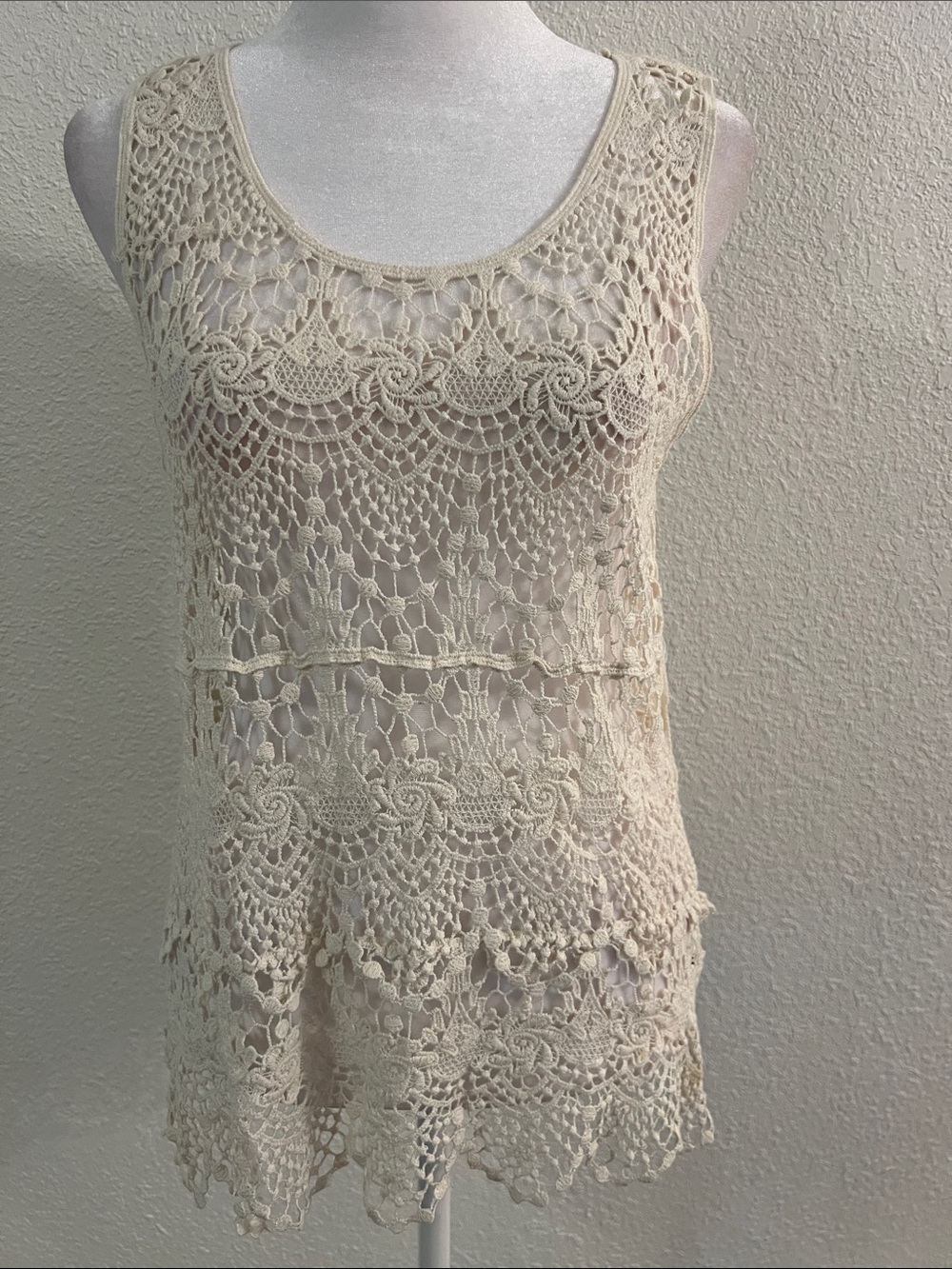 Crochet Lace Scoop Neck Tank Top - Cream